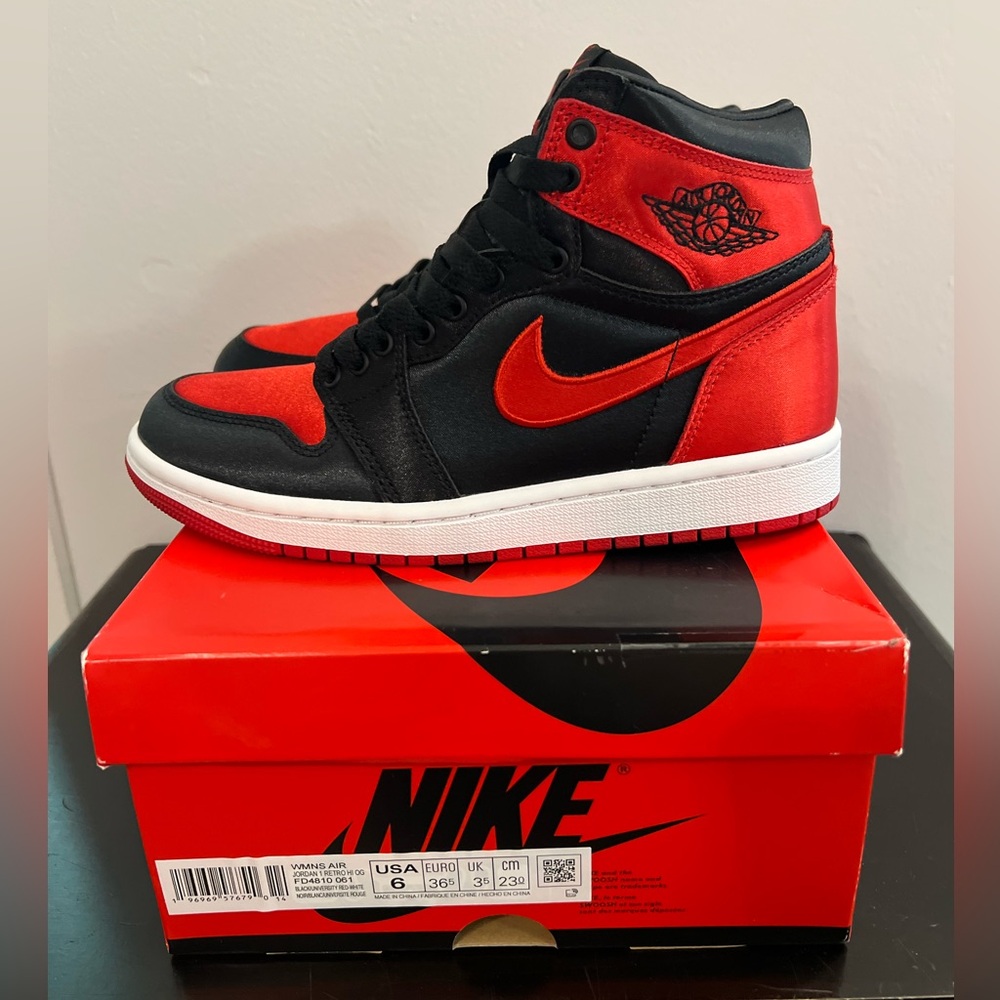 Jordan 1 Retro High OG - Satin Bred